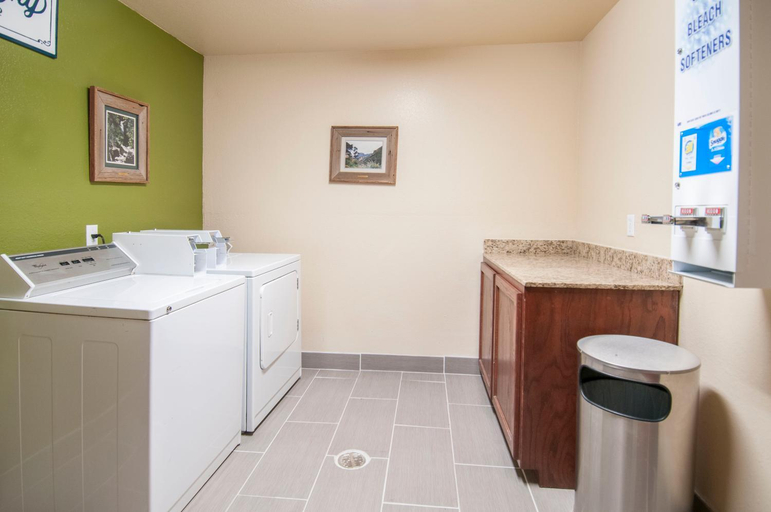 Bathroom 4, Quality Inn Alpine, Brewster