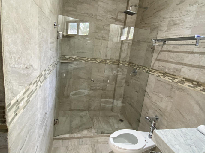 Bathroom 3, Cuxos Hotel Beachfront, Isla Mujeres