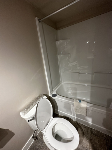 Bathroom 4, West Coast Motel, Alberni-Clayoquot