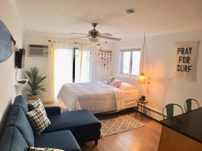 5, Jonathan's Ocean Front Studio Suites Hampton Beach!, Rockingham