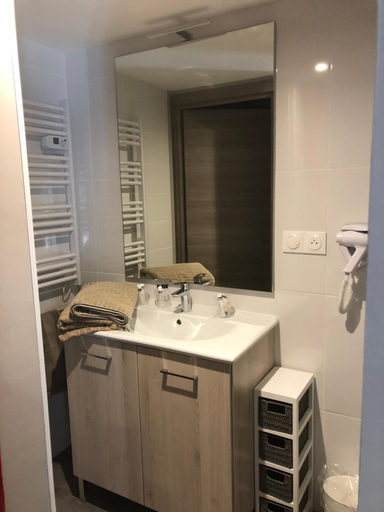 Bathroom 4, Hotel la piscine, Calvados