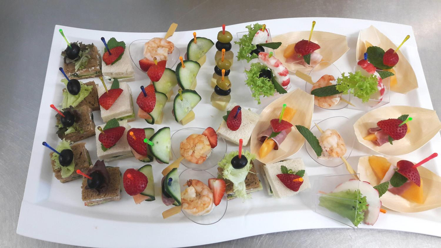 Food & Drinks 11