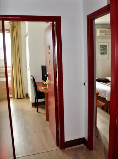 Bedroom 2, Hotel Colbert, Pyrénées-Atlantiques