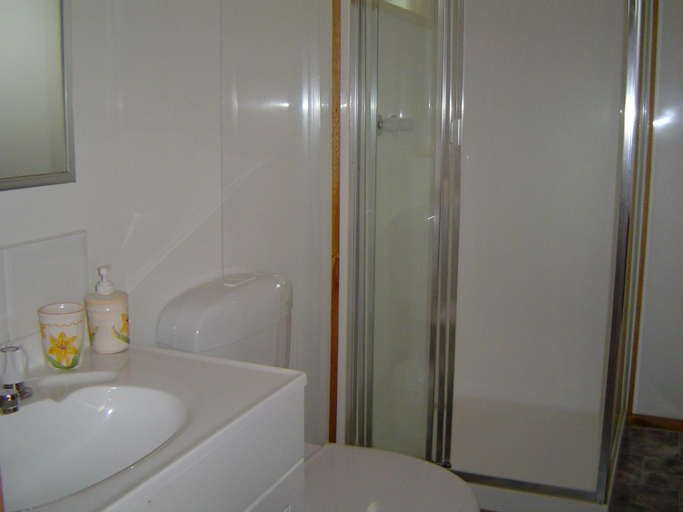 Bathroom 3, Amaroo Park, Bass Coast - Phillip Is.