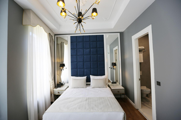 Bedroom 2, Royal Tophane Hotel, Beyoğlu