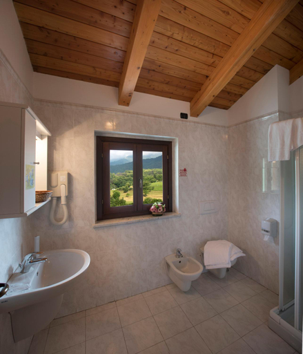 Bathroom, Hotel la Colletta, Cuneo