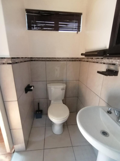 Bathroom 2, Andora Inn Bed and Breakfast, eThekwini