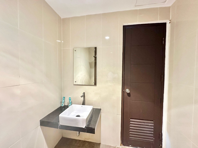 Bathroom 7
