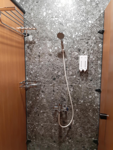 Bathroom 3, Quiet Hostel - Minquan Inn(清淨背包客棧-民權新館), Tainan