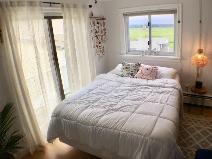 2, Jonathan's Ocean Front Studio Suites Hampton Beach!, Rockingham