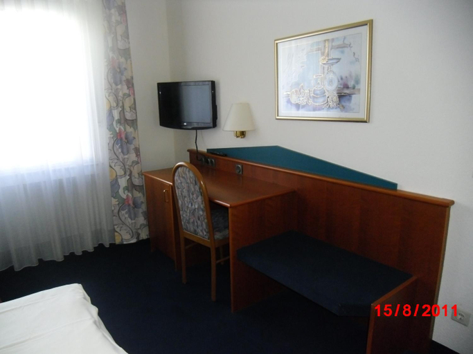 Bedroom 1, Centralhotel Ratingen, Mettmann