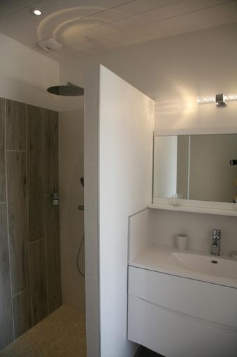 Bathroom 3, Clos des marais, Charente-Maritime