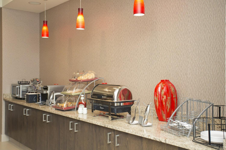 Food & Drinks 5, Wingate By Wyndham Calgary Airport, Division No. 6