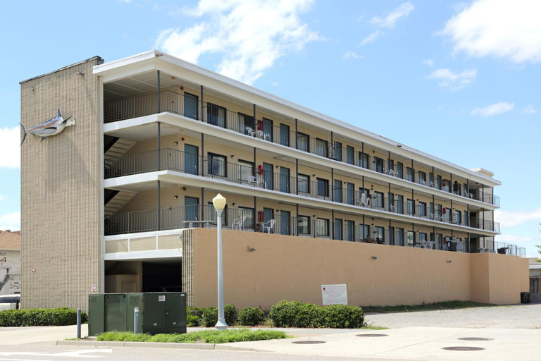 Exterior & Views 2, Blue Marlin Inn & Suites, Virginia Beach