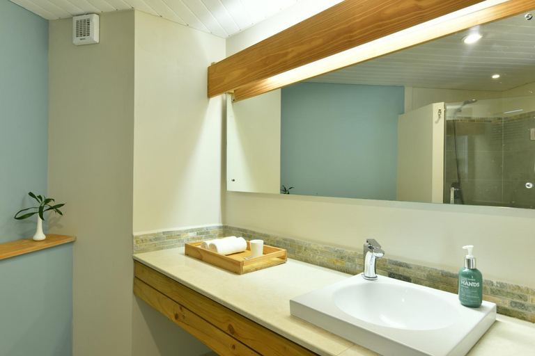 Bathroom 18