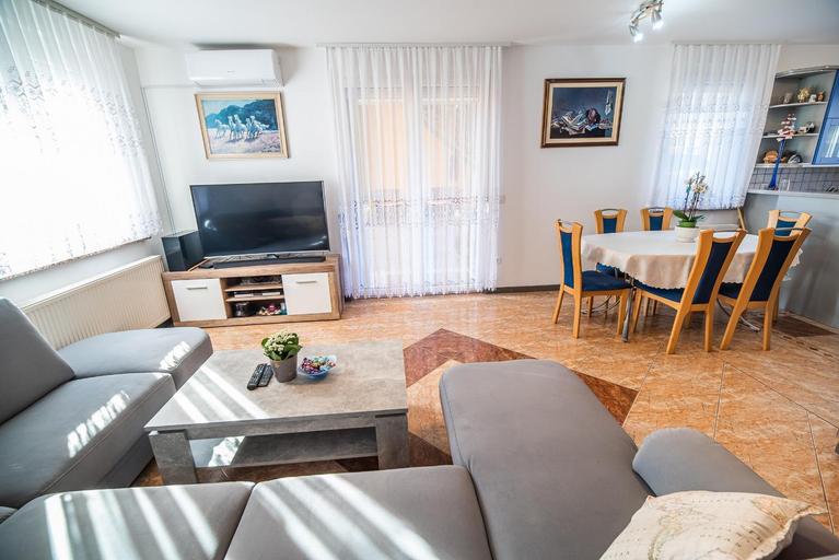 Others 4, Apartment Zelimlje, Škofljica