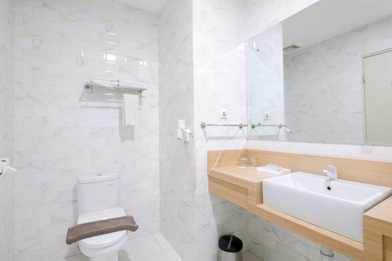 Bathroom 5, Premiere Hotel Tegal, Tegal