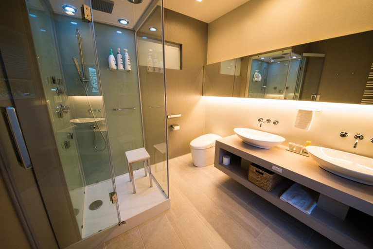 Bathroom 5, La Cachette, Hakodate