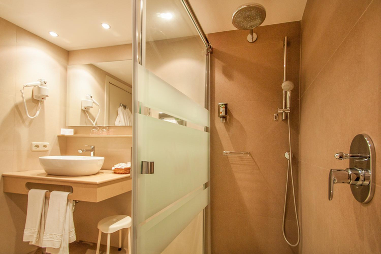 Bathroom 4, Es Moli, Baleares