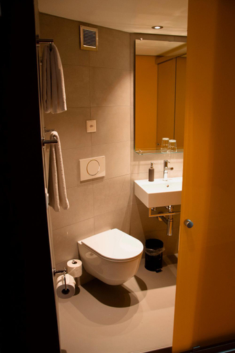 Bathroom 5, Goldener Schlüssel, Bern