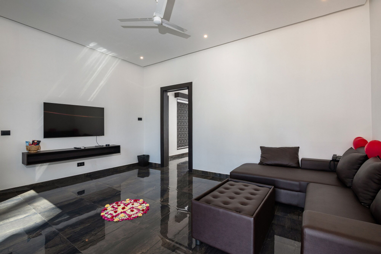 Others 5, The Saravi Resort, Viluppuram