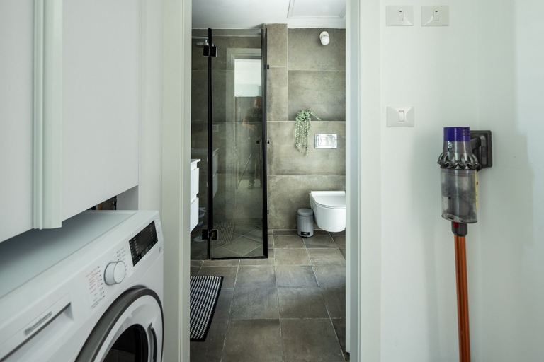 Bathroom 5, HaCarmel Market Vibrat Apt by Sea N Rent