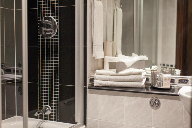 Bathroom 4, Gem Strathmore Hotel, London