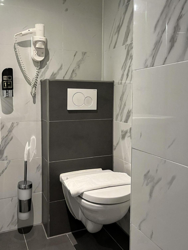 Bathroom 3, Hotel Vijaya Amsterdam Centre Hotel, Amsterdam