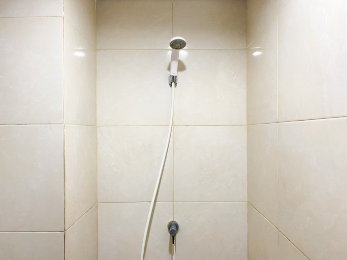 Bathroom 3, Good Choice and Comfy Studio (No Kitchen) at Elvis Tower Apartment By Travelio, Cikarang