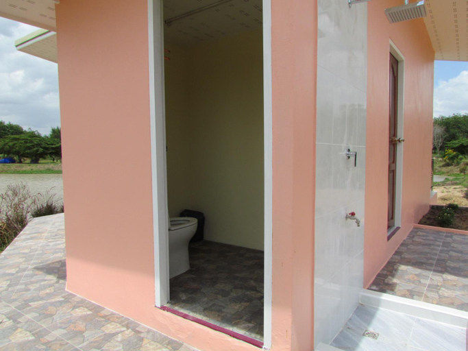 Bathroom 3, Sunrise Island, Mae Wong