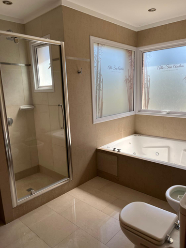 Bathroom 2, Alto San Andres, Tornquist