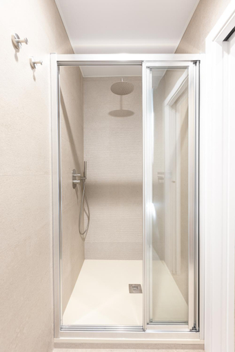 Bathroom 4, AACR Hotel Monteolivos, Sevilla