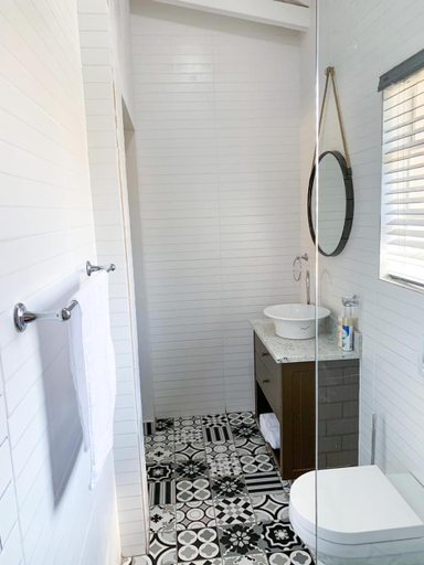 Bathroom 3, Modern Farm, Ngaka Modiri Molema