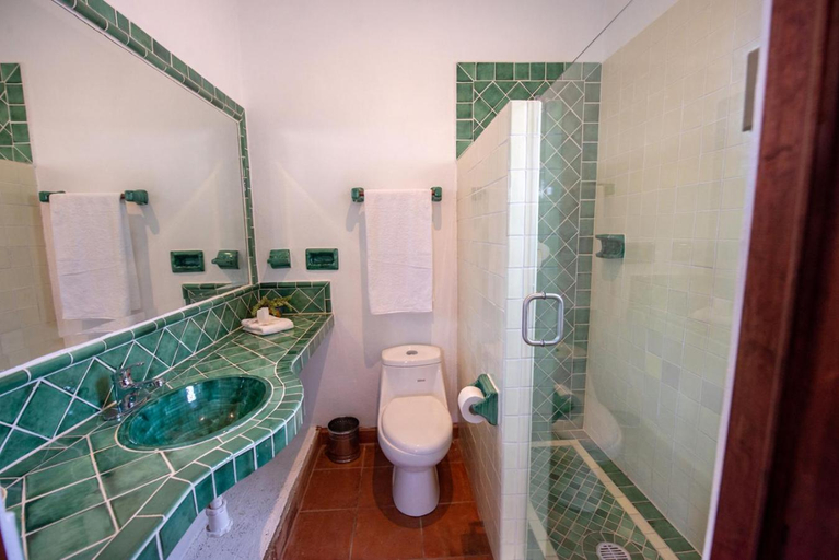 Bathroom 3, Hotel Camino Antiguo, Guanajuato