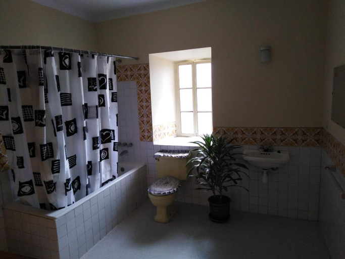 Bathroom 3, Secret Garden, Cusco