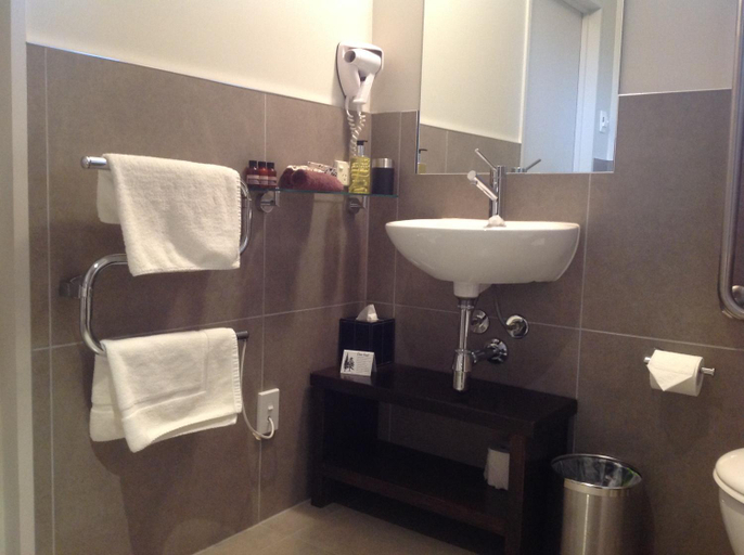 Bathroom 4, The St James Accommodation, Hurunui