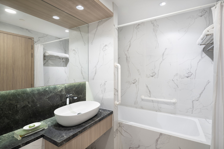 Bathroom 4, Park Avenue Clemenceau, Singapore