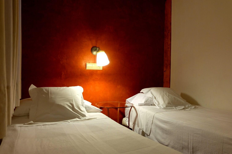 Bedroom 3, Hotel Carmen, Girona