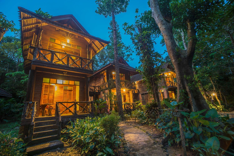 Exterior 4