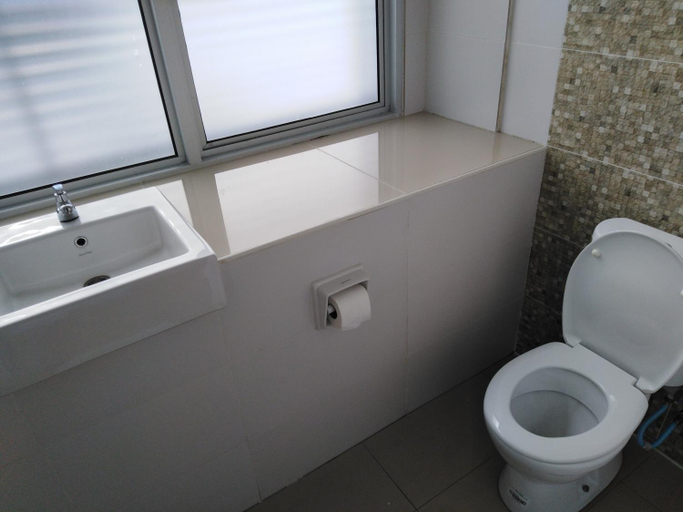 Bathroom 5, 1acs Residence, Kuching