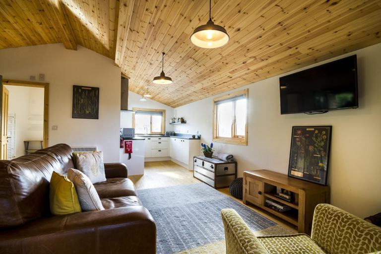 Others 5, Fern Lodge - 2 Bedroom Log Cabin - Saint Florence, Pembrokeshire