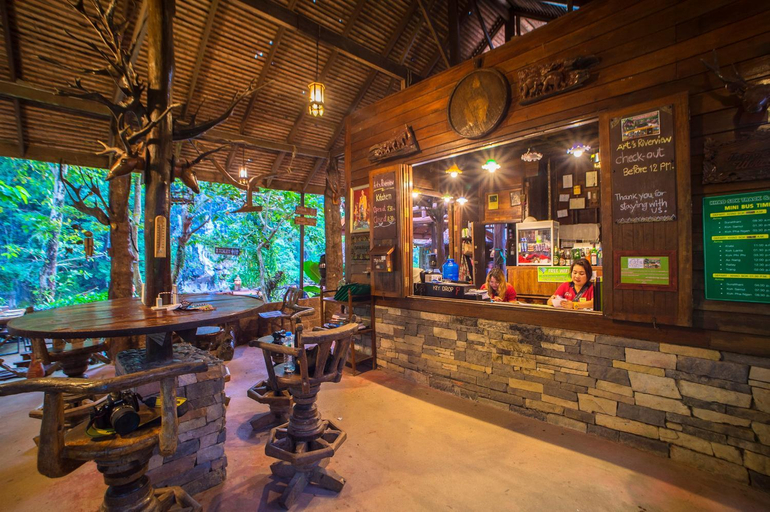Food & Drinks 4, Art's Riverview Lodge, Phanom