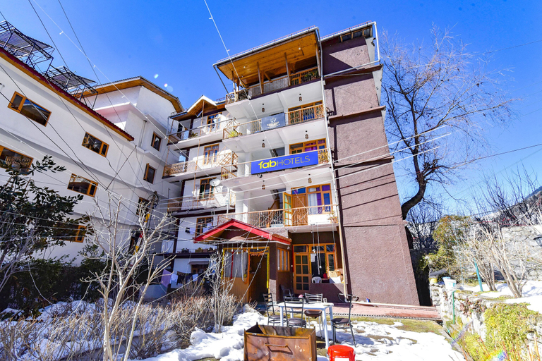 Exterior & Views