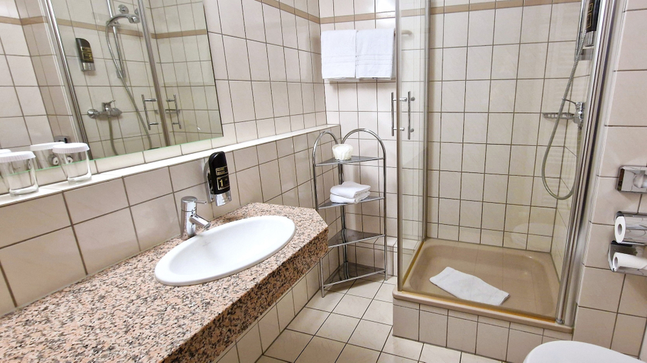 Bathroom 5, Hotel Fortuna Reutlingen West, Reutlingen