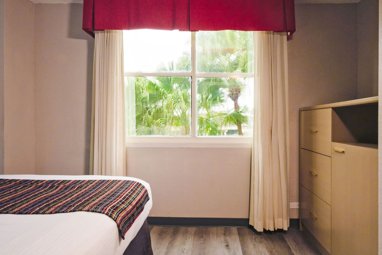 Bedroom 3, The Palms Inn & Suites, Miami-Dade