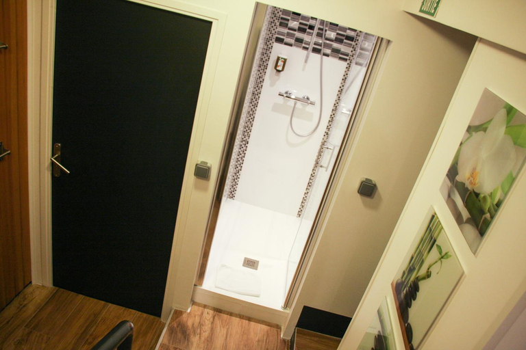 Bathroom 4, Hotel Roses, Bas-Rhin
