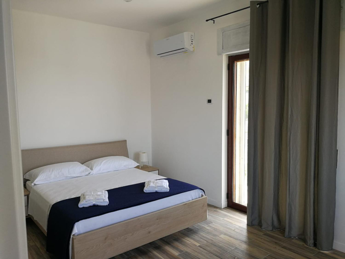 Others 2, b&b Crispino, Cosenza
