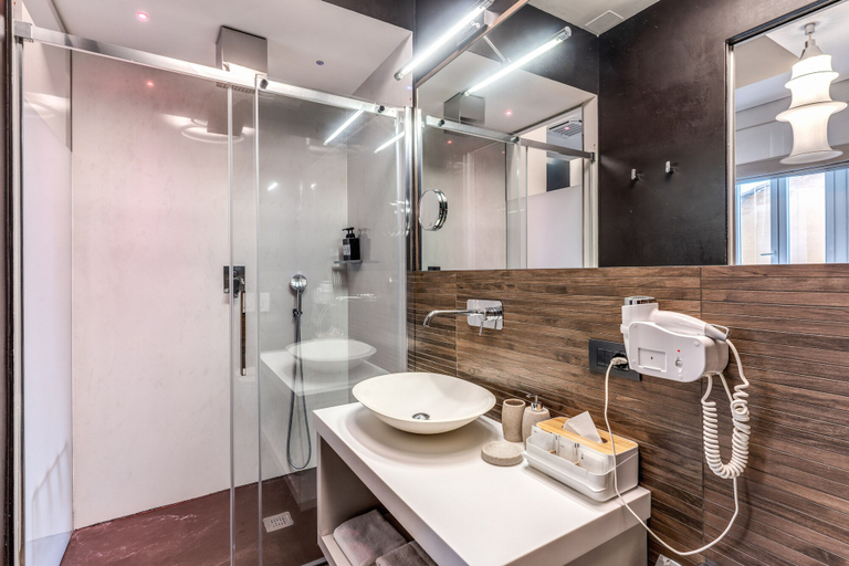 Bathroom 5, DC Collection Spagna, Rome