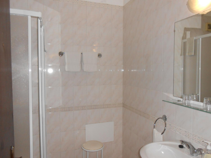 Bathroom, Dona Ana Garden, Lagos