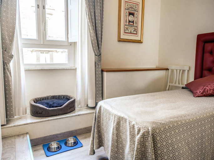 Others 5, Hotel Labelle, Roma